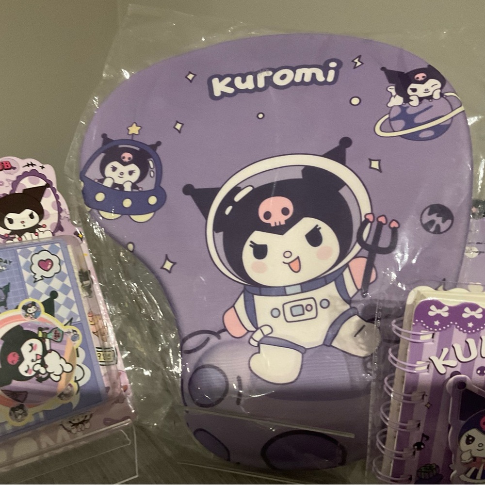 Kuromi 7 Piece Stationery Bundle - Picture 4 of 6